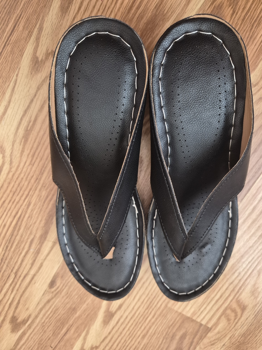 Brand New Womens Black Heel Faux Leather Sandals. Size 8